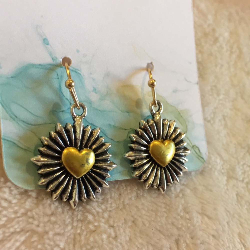 Heart Burst Fashion Pierced Earrings Gold Silver Alloys NWT 1”x.75” artistic cre - Picture 5 of 12